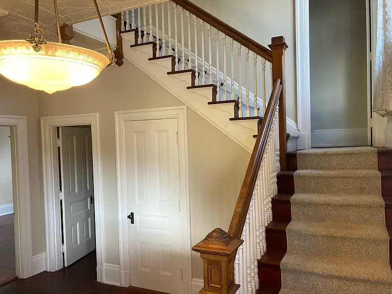561 Russell Dr — Photo 23