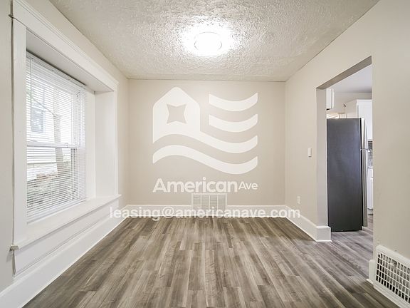 1845368_003_dining_room_12836662.jpg