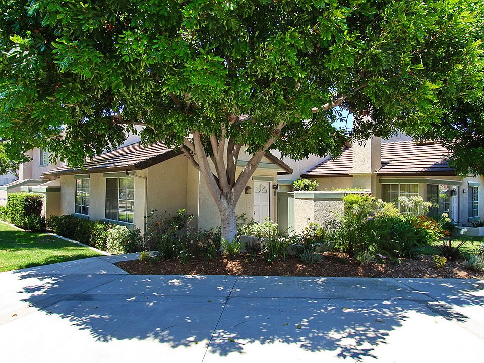 105 Oxford 1 Story End Unit