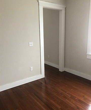 4th image of 814 Homer St
