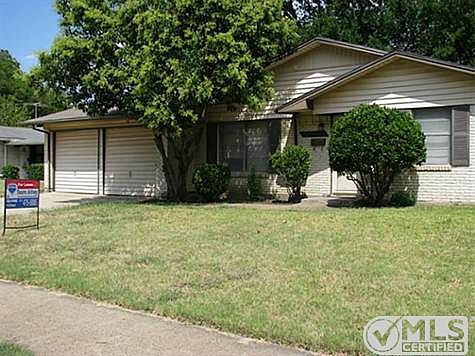 2nd image of 2402 Nottingham Dr