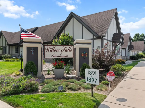 1891 Willow Circle Dr, Crest Hill, IL 60403