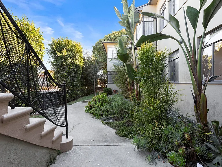 (El/Fe/Yo:B) 2648-2662 23rd Street — Photo 3