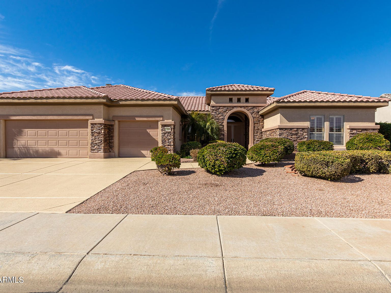 17892 N Bridle Ln
