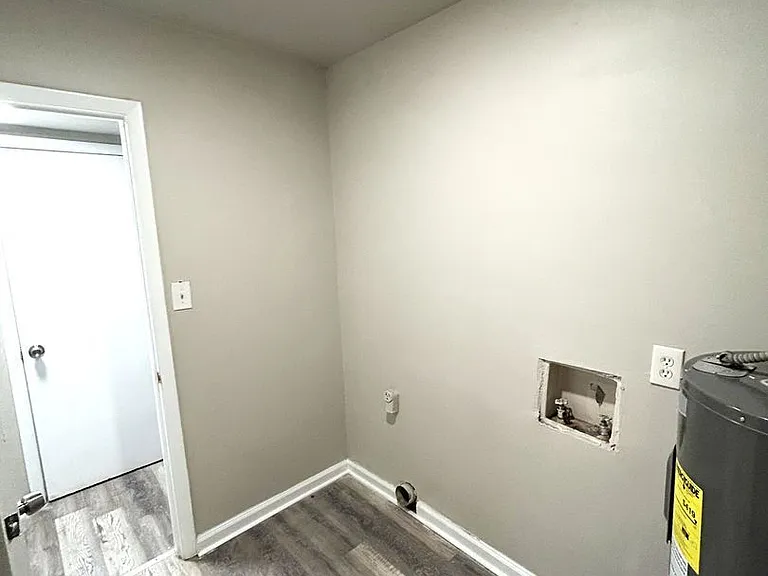 Riverbend Apartments — Photo 16