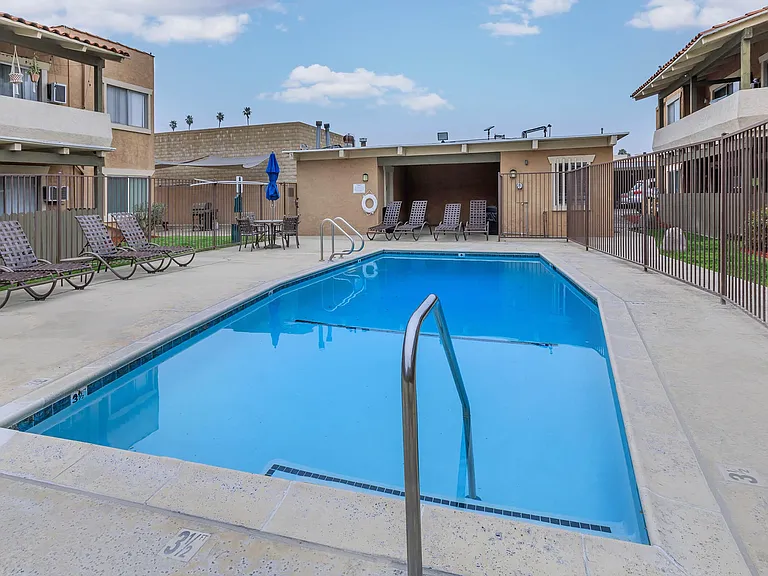 Pampas Lane Apartments — Photo 8