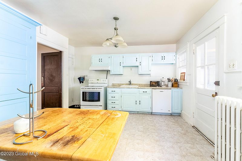 4th image of 313 Hoosick Street