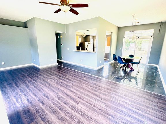 3rd image of 11 Creekfield Ct