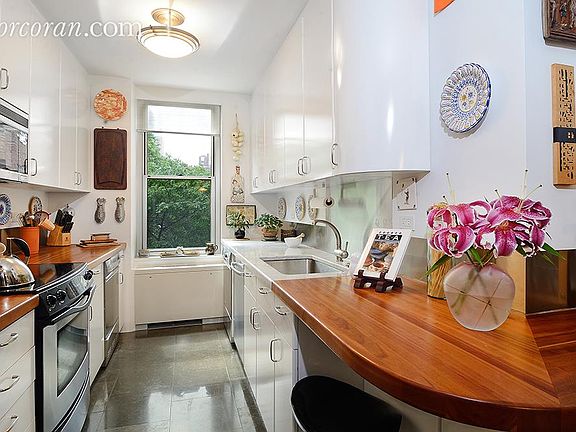 5th image of 201 E 62nd St APT 6D