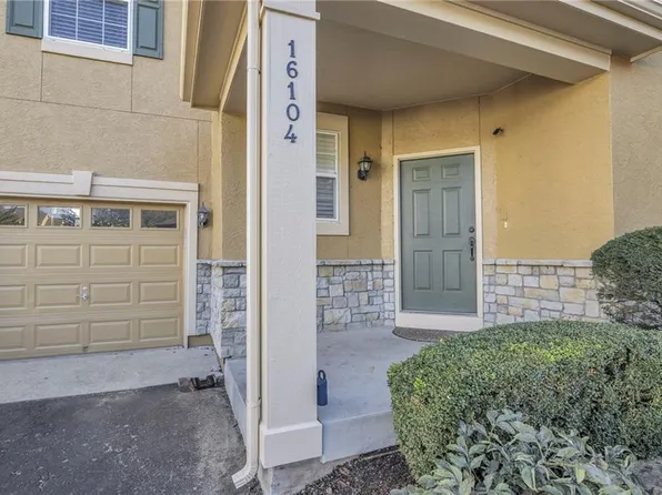 16104 Linden St, Overland Park, KS 66085