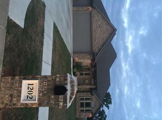 1202 Fox Run, Blanchard, OK 73010