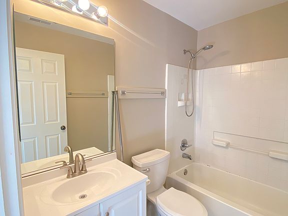 4th image of 1110 Burns Ln