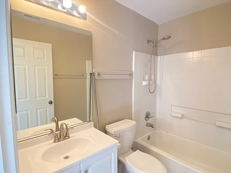 1110 Burns Ln — Photo 4