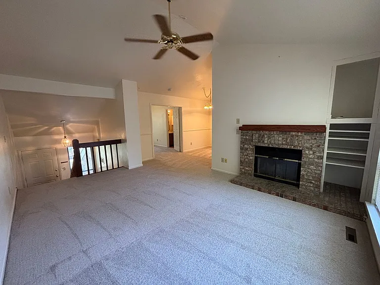 1047 Mirrormere Cir — Photo 2