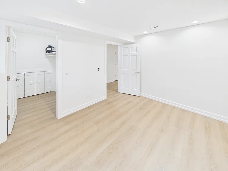 2421 W Lexington St #G — Photo 17