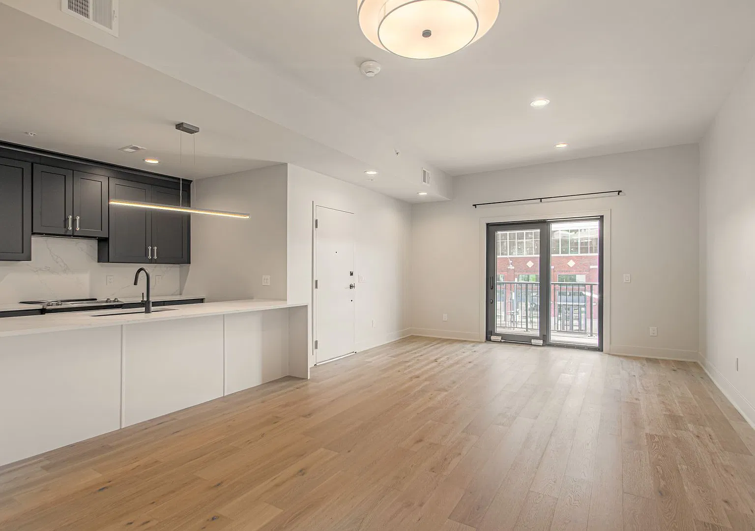 200 West Gregory Boulevard — Photo 4