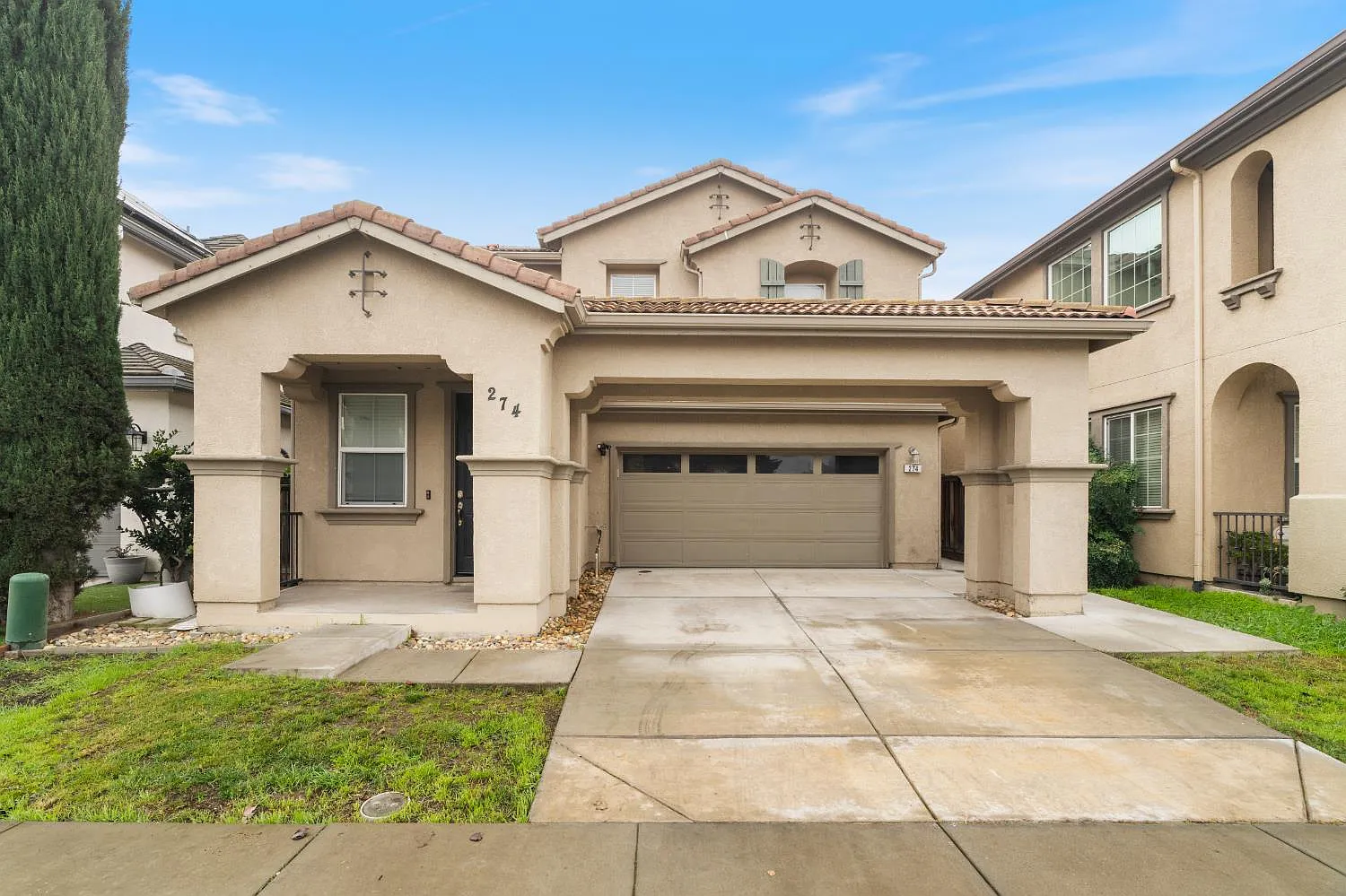 274 Crescent Moon Dr photo 1