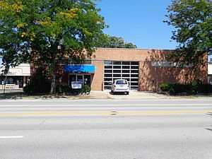 1st image of 910 W Northwest Hwy