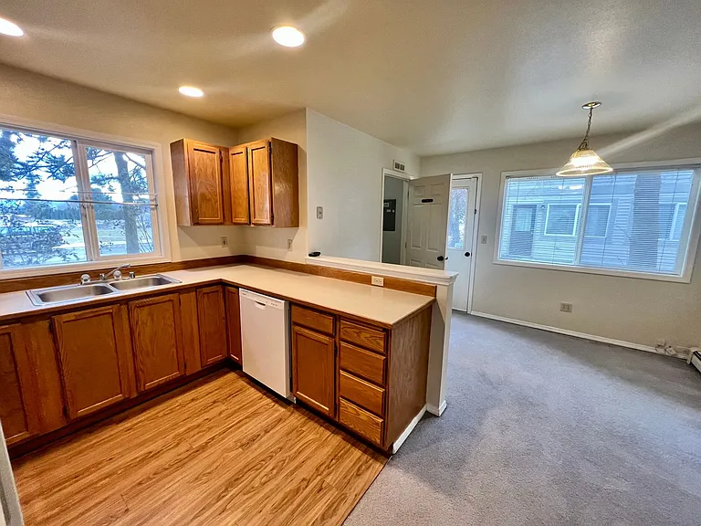 209 E 18th Ave #B28 — Photo 5
