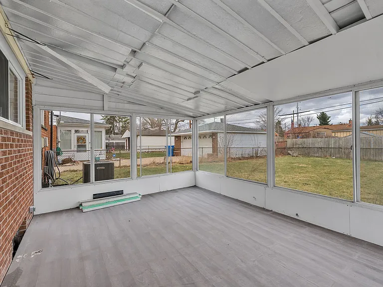 26800 Van Buren Rd — Photo 28