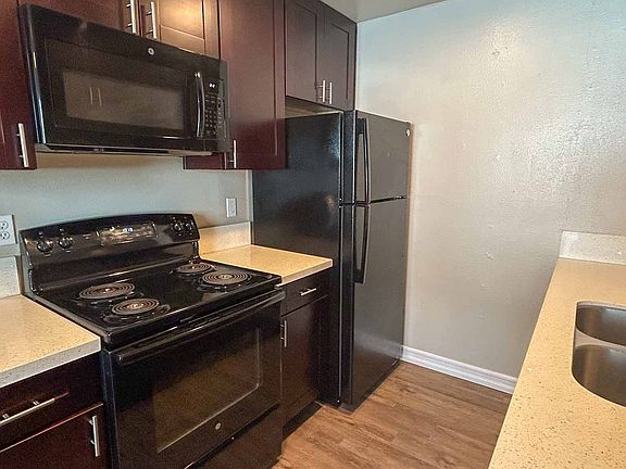 5th image of 3720 Marlborough Ave #5