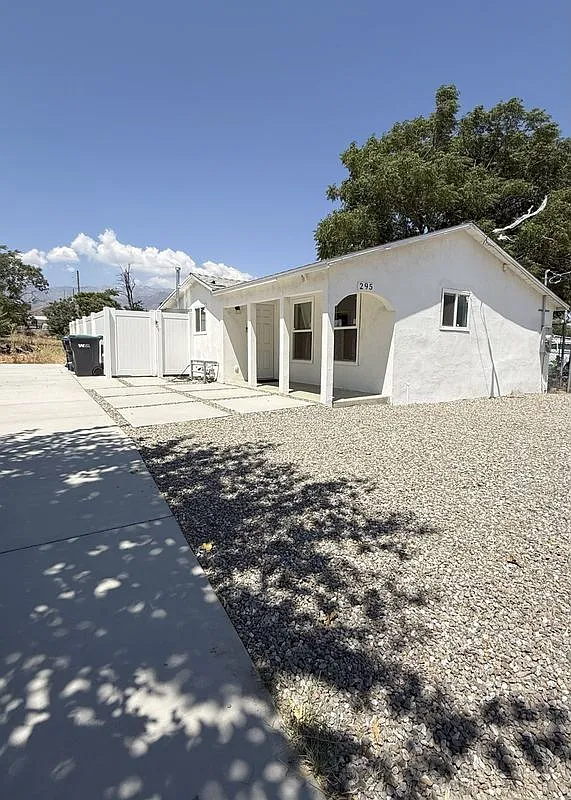 3 bed, 1.0 bath, 858 sqft, $2,500 — Photo 3