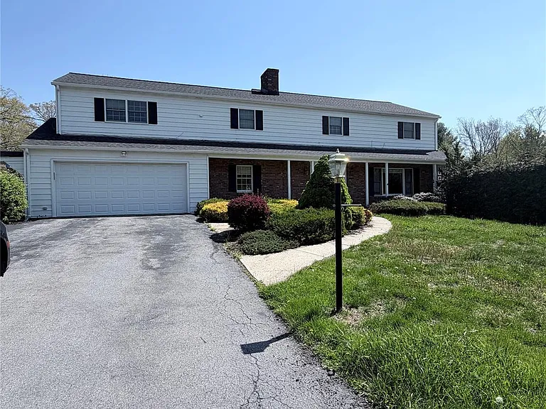 216 Maple Ave — Photo 1
