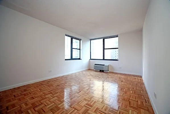 Rented by Realty Operations Group | media 2