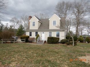 16 Grills Ln, Bradford, RI 02808