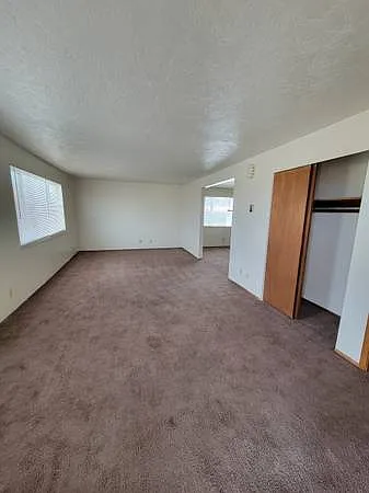 560 N Water Ave #4 — Photo 4