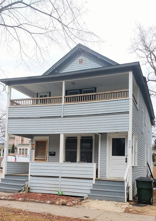 208 E Russel st CON 4589 — Photo 4