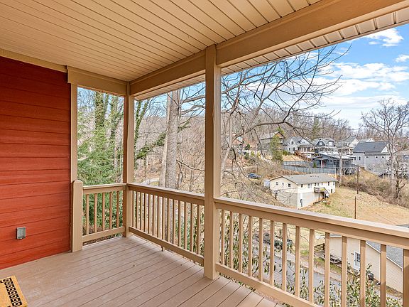 5th image of 8 Thurland Ave