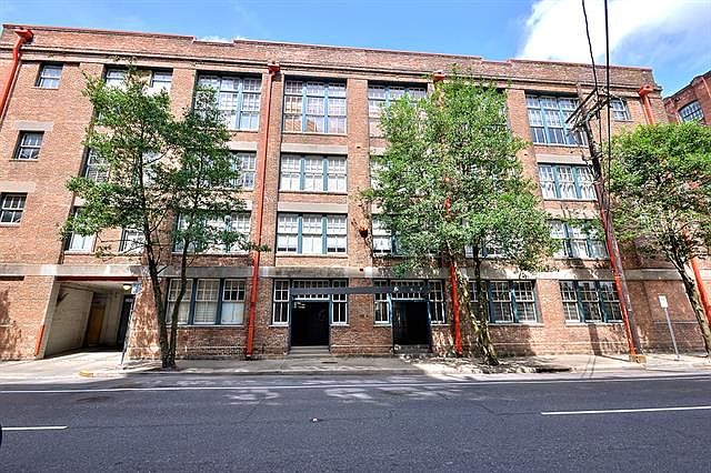 1st image of 1111 S Peters St APT 204