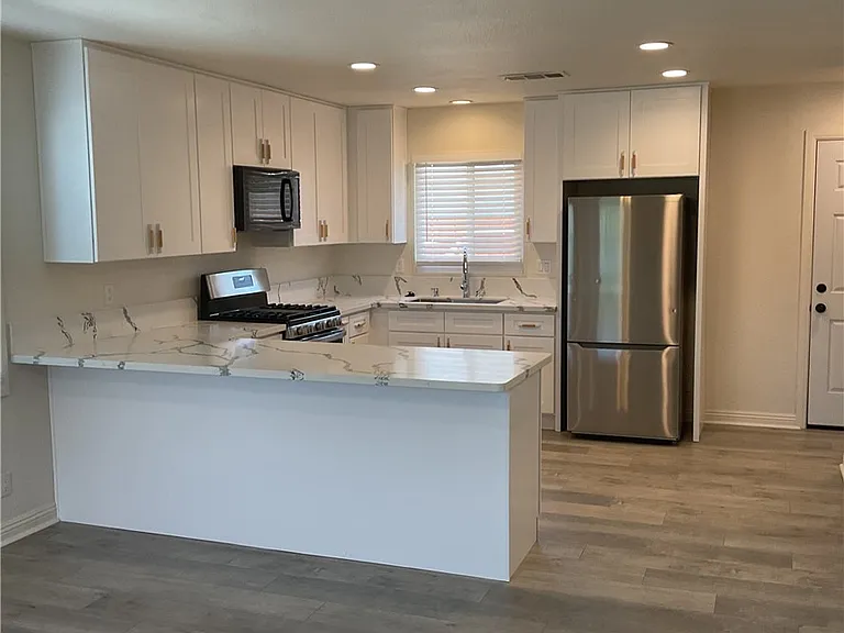 816 W G St — Photo 5