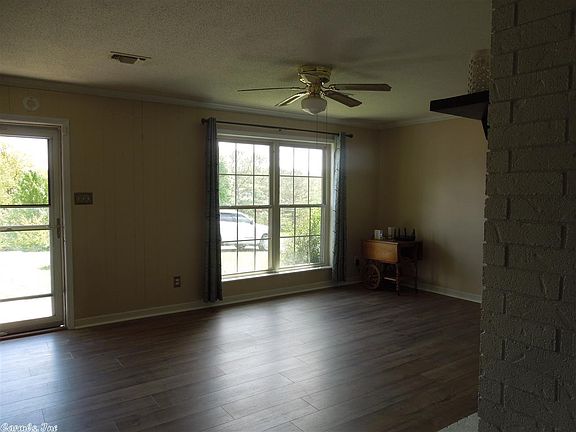 5th image of 105 Westhill Ln