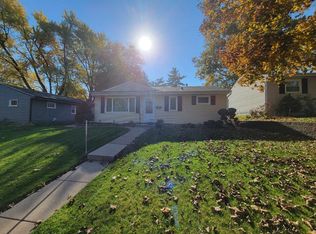 2845 Glenn St, Bettendorf, IA 52722