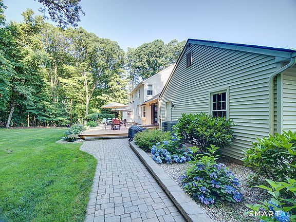 3rd image of 19 East Ridge Court
