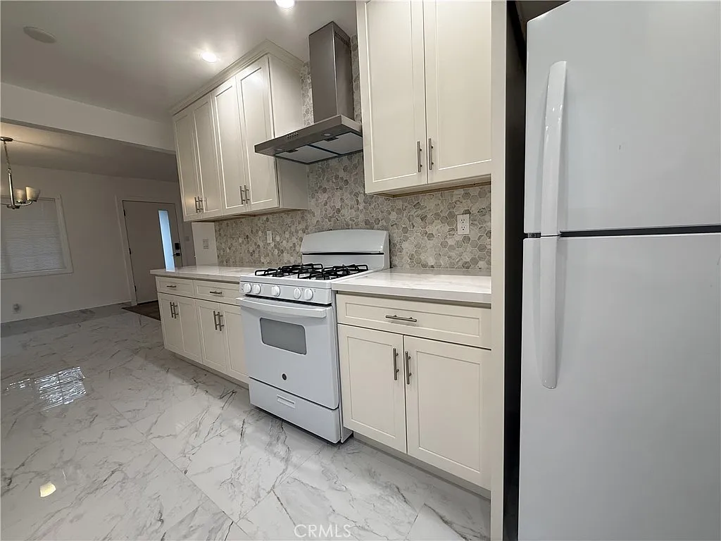4 bed, 1619 sqft, $4,895 — Photo 4