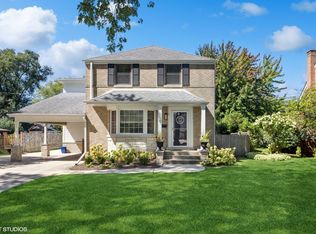 110 Iroquois Dr, Clarendon Hills, IL