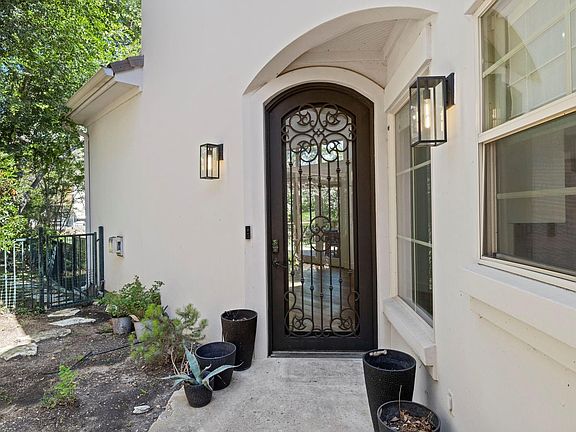 3rd image of 2800 Waymaker Way Unit 34