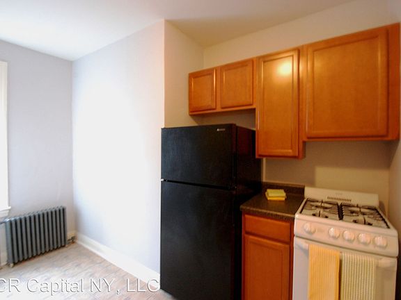 2nd image of 366 4th Ave APT 01
