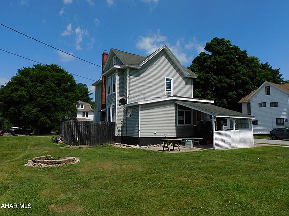 3rd image of 199 Main St