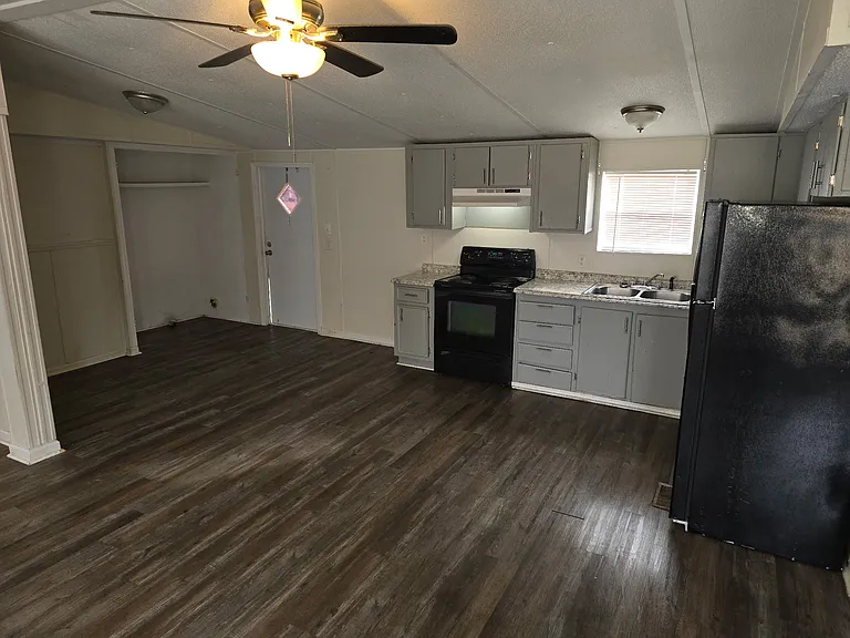 28 Riverside Dr — Photo 16