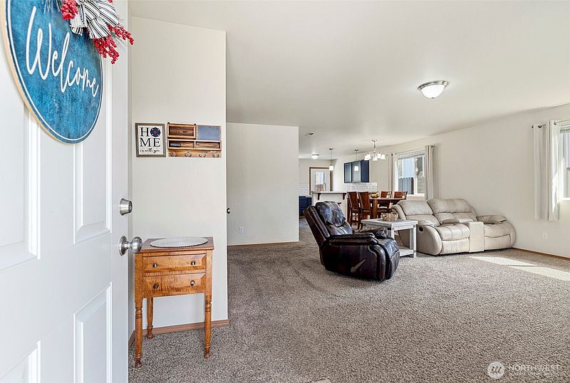 5th image of 200 W Pleasant Avenue