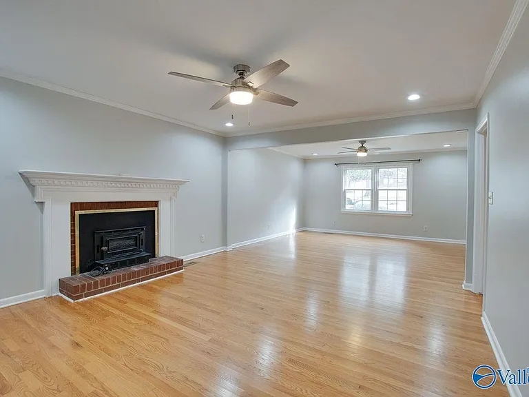 2700 Briarwood Dr SE — Photo 4