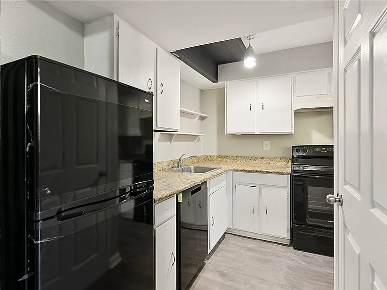 1212 Holik Dr #C — Photo 7