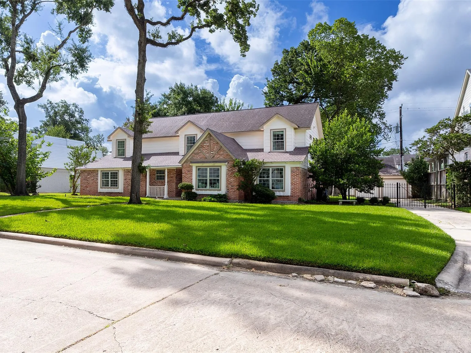 5 bed, 3.0 bath, 3285 sqft, $5,200 — Photo 4