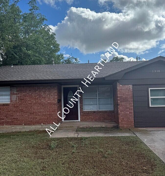 1st image of 1318 NE 15th St