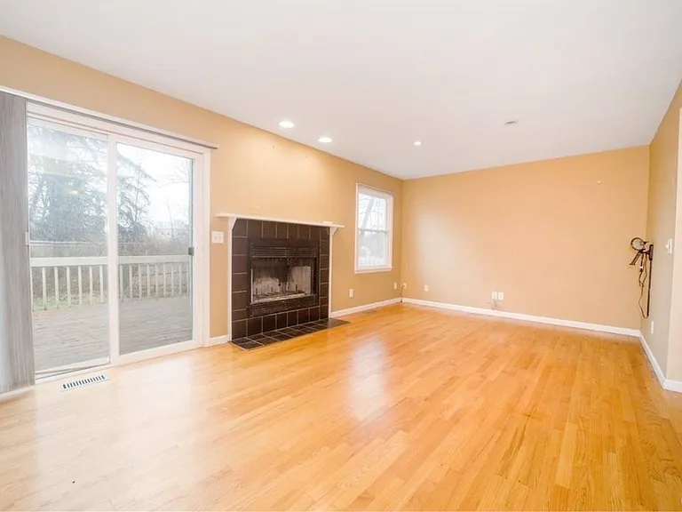 4270 Anguilla Dr — Photo 2