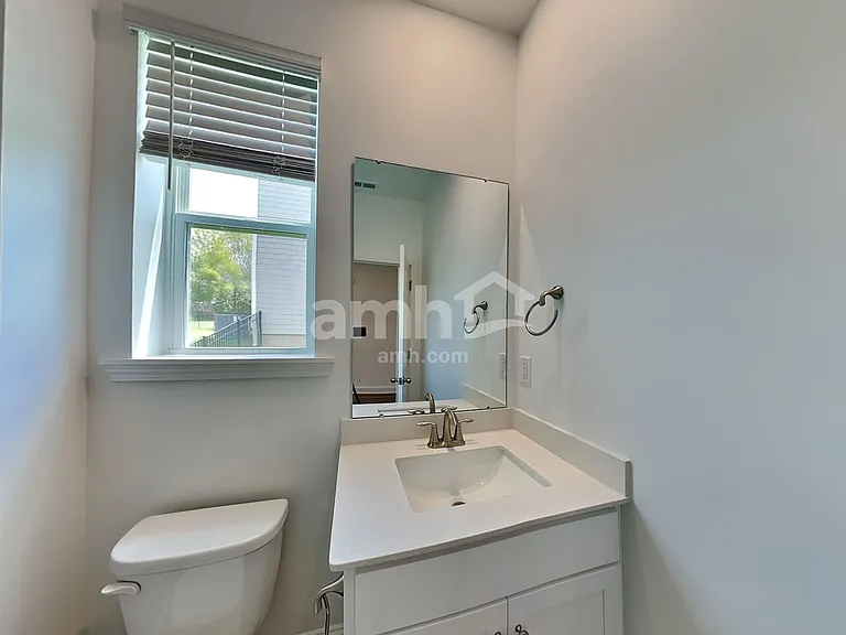 1128 Livengood Way — Photo 16